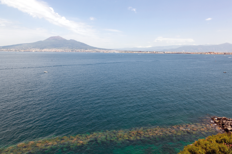 Placemat with quote love is a journey not a destination - TenStickers