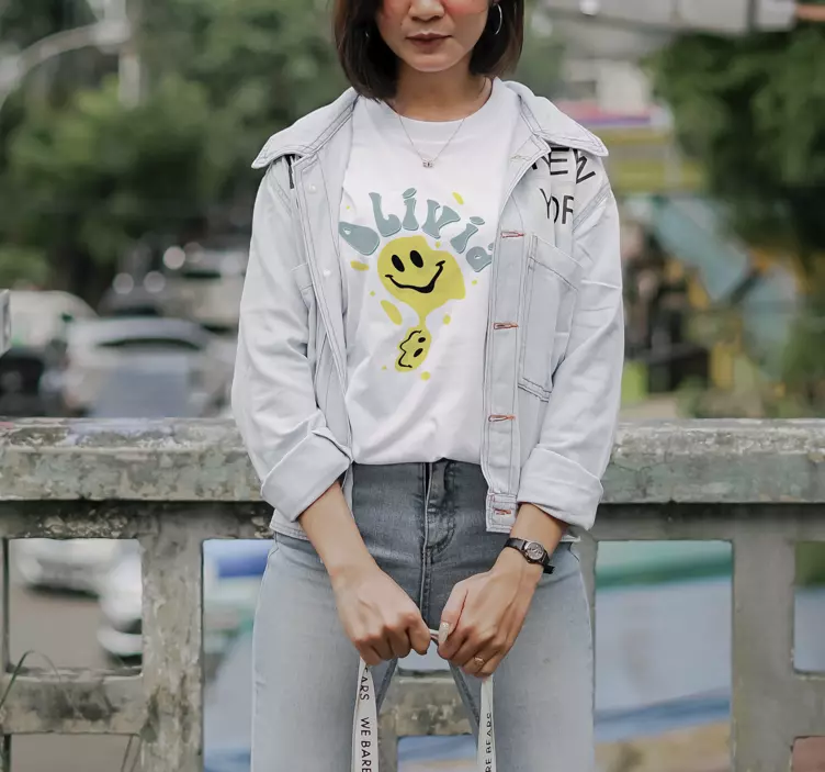 Happy yellow smiley t-shirt with name - TenStickers